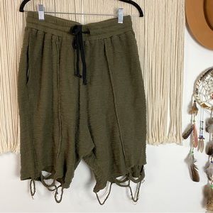 Twenty NWT Knit Distressed Ripped Stretch Shorts Size Large